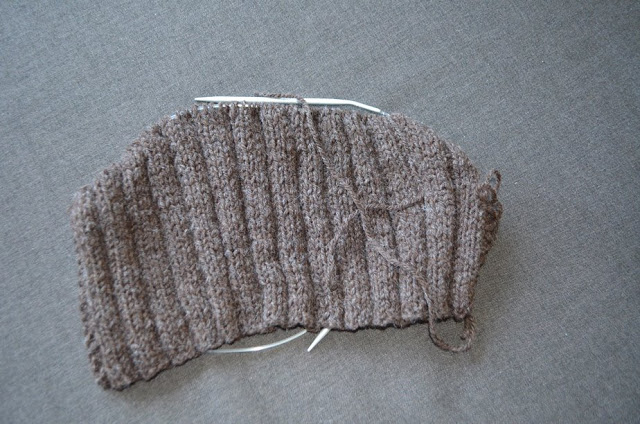 brauner Strickpullover